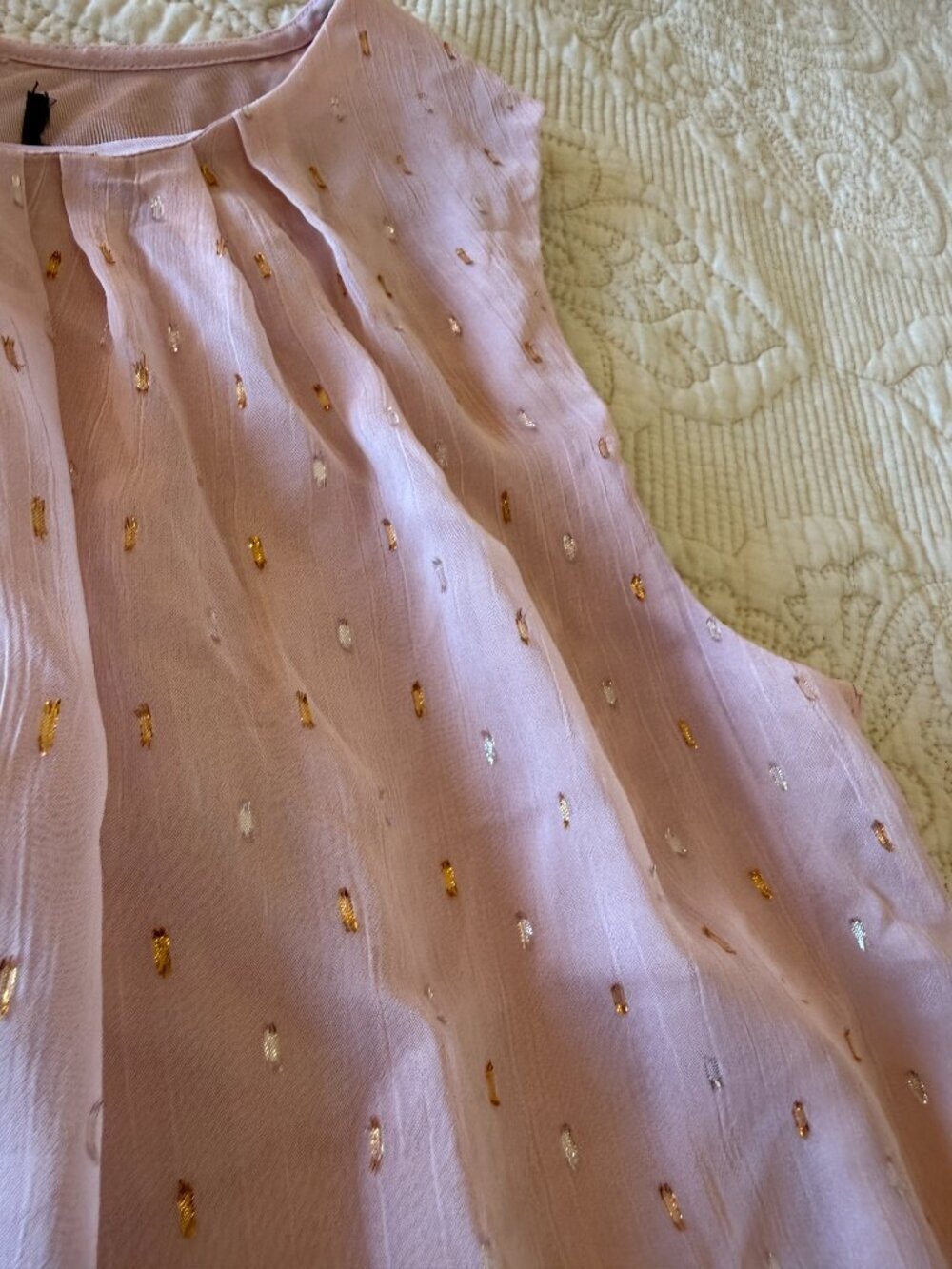 Sleeveless pink blouse featuring gold metallic clip dots, a pleated neckline. - Picture 2 of 7